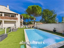 Maison familiale avec jardin, piscine et dépendance – 192 m² - Bouc bel Air