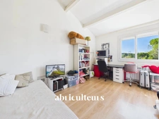 Maison familiale avec jardin, piscine et dépendance – 192 m² - Bouc bel Air