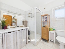 Maison familiale avec jardin, piscine et dépendance – 192 m² - Bouc bel Air