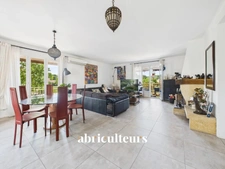 Maison familiale avec jardin, piscine et dépendance – 192 m² - Bouc bel Air