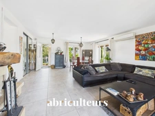 Maison familiale avec jardin, piscine et dépendance – 192 m² - Bouc bel Air
