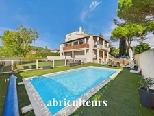 Maison familiale avec jardin, piscine et dépendance – 192 m² - Bouc bel Air