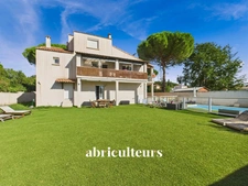 Maison familiale avec jardin, piscine et dépendance – 192 m² - Bouc bel Air