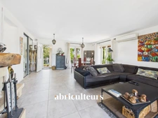 Maison familiale avec jardin, piscine et dépendance – 192 m² - Bouc bel Air