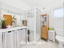 Maison familiale avec jardin, piscine et dépendance – 192 m² - Bouc bel Air
