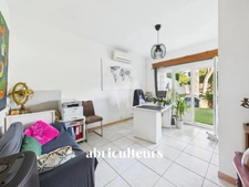 Maison familiale avec jardin, piscine et dépendance – 192 m² - Bouc bel Air