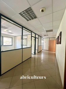 Bureaux Clés en Main 109 m² (5 Espaces Vitrés) + Parkings Sécurisés • Vitrolles Hub