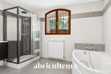 LES PENNES-MIRABEAU<span></span>Villa 230 m², piscine + 3 appartements loués