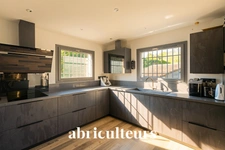 Propriété de caractère rénovée 245 m² – Terrain 3800 m² avec piscine et studio – Fuveau