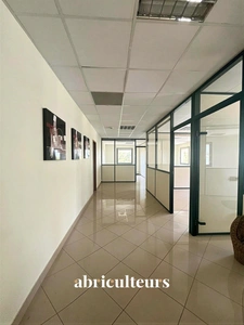 Bureaux Clés en Main 109 m² (5 Espaces Vitrés) + Parkings Sécurisés • Vitrolles Hub