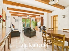 Puyloubier<span></span>Maison 5 pièces de 110 m² au calme absolu avec piscine