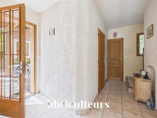 Puyloubier<span></span>Maison 5 pièces de 110 m² au calme absolu avec piscine