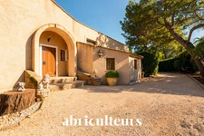 Propriété de caractère rénovée 245 m² – Terrain 3800 m² avec piscine et studio – Fuveau