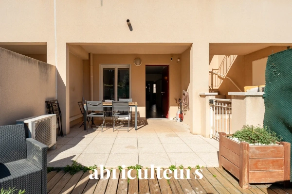 Gardanne (13120) : Appartement T3 en rez-de-jardin avec terrasse et box fermé