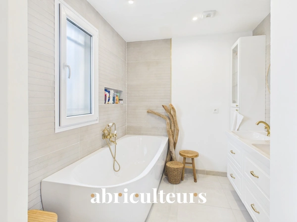 Villa T4 Plain au pied de  Luynes centre, Proche  Commerces en vente à Aix-en-Provence (13080)