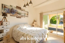 Propriété de caractère rénovée 245 m² – Terrain 3800 m² avec piscine et studio – Fuveau