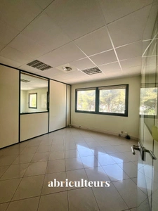 Bureaux Clés en Main 109 m² (5 Espaces Vitrés) + Parkings Sécurisés • Vitrolles Hub