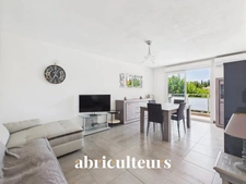 À Aix-en-Provence<span></span>Spacieux 2 pièces avec balcon sur jardin