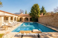 Propriété de caractère rénovée 245 m² – Terrain 3800 m² avec piscine et studio – Fuveau