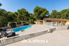LES PENNES-MIRABEAU<span></span>Villa 230 m², piscine + 3 appartements loués