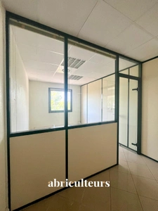 Bureaux Clés en Main 109 m² (5 Espaces Vitrés) + Parkings Sécurisés • Vitrolles Hub