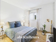 T3 traversant 74m2 – Terrasse vue dégagée – À 2 min des plages du Prado