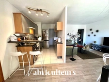 T3 traversant 74m2 – Terrasse vue dégagée – À 2 min des plages du Prado