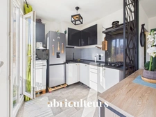 T2 dernier étage - 37 m2 avec balcon Marseille 5ème