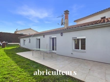 Maison familiale contemporaine – 194 m² – 6 pièces – Échalas (69700)