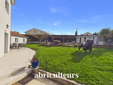 Maison familiale contemporaine – 194 m² – 6 pièces – Échalas (69700)