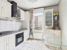 Grand 2 pièces avec terrasse et garage en vente à Bron (69500)