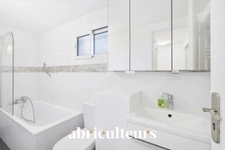 Belle maison rénovée avec piscine couverte à Rillieux La Pape