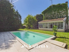Écully<span></span>Maison familiale avec piscine sur parcelle de 1 056 m²