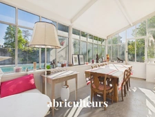 Écully<span></span>Maison familiale avec piscine sur parcelle de 1 056 m²