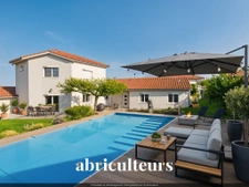 Maison familiale contemporaine – 194 m² – 6 pièces – Échalas (69700)