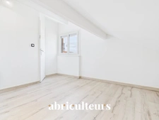 Belle maison rénovée avec piscine couverte à Rillieux La Pape