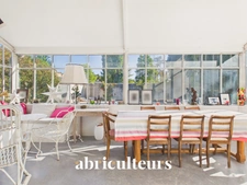 Écully<span></span>Maison familiale avec piscine sur parcelle de 1 056 m²