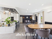 Maison familiale contemporaine – 194 m² – 6 pièces – Échalas (69700)