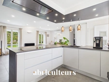 Maison familiale contemporaine – 194 m² – 6 pièces – Échalas (69700)