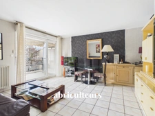 Grand 2 pièces avec terrasse et garage en vente à Bron (69500)
