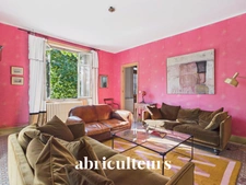 Écully<span></span>Maison familiale avec piscine sur parcelle de 1 056 m²