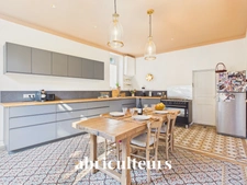 Écully<span></span>Maison familiale avec piscine sur parcelle de 1 056 m²