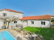 Maison familiale contemporaine – 194 m² – 6 pièces – Échalas (69700)