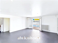 Belle maison rénovée avec piscine couverte à Rillieux La Pape