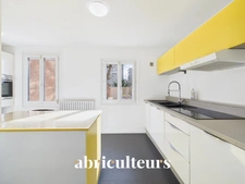 Belle maison rénovée avec piscine couverte à Rillieux La Pape