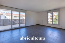 Appartement<span></span>85 m²<span></span>4 pièces<span></span>Vénissieux Rue Paul Bert