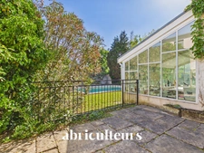 Écully<span></span>Maison familiale avec piscine sur parcelle de 1 056 m²
