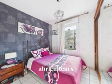 Grand 2 pièces avec terrasse et garage en vente à Bron (69500)