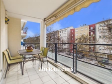 Grand 2 pièces avec terrasse et garage en vente à Bron (69500)