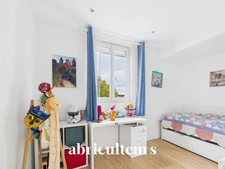 Maison familiale 4 chambres rénovée avec grand jardin, dépendances et stationnements – Argenteuil, secteur calme et recherché